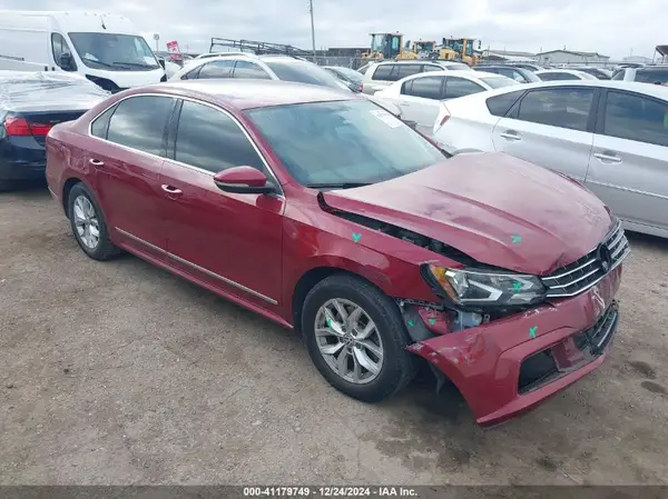 1VWAT7A3XHC030207 2017 VOLKSWAGEN PASSAT - Image 1