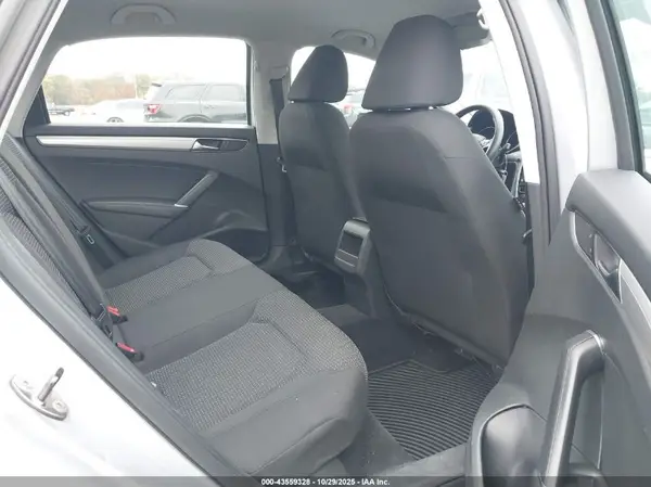 1VWAT7A3XHC031941 2017 VOLKSWAGEN PASSAT - Image 8