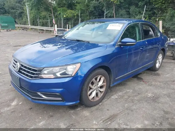 1VWAT7A3XHC032412 2017 VOLKSWAGEN PASSAT - Image 2