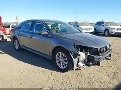 1VWAT7A3XHC044527 2017 VOLKSWAGEN PASSAT