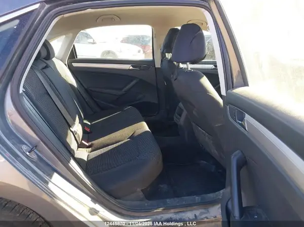 1VWAT7A3XHC044527 2017 VOLKSWAGEN PASSAT - Image 8