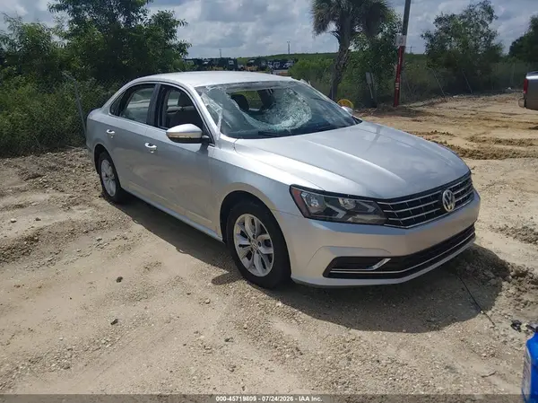 1VWAT7A3XHC050957 2017 VOLKSWAGEN PASSAT - Image 1