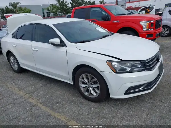 1VWAT7A3XHC051879 2017 VOLKSWAGEN PASSAT - Image 1