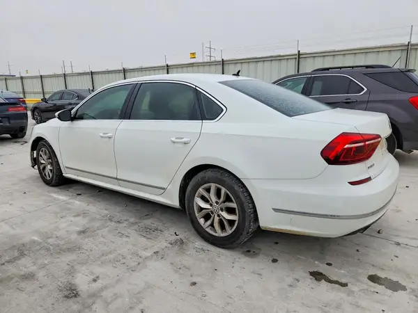 1VWAT7A3XHC053793 2017 VOLKSWAGEN PASSAT - Image 2