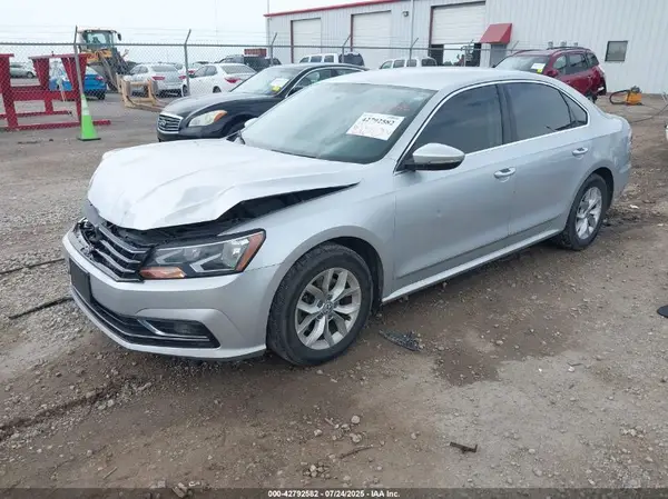 1VWAT7A3XHC070397 2017 VOLKSWAGEN PASSAT - Image 2