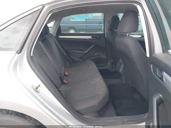 1VWAT7A3XHC070397 2017 VOLKSWAGEN PASSAT - Image 8