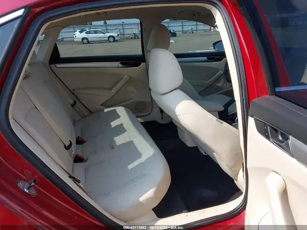 1VWAT7A3XHC071114 2017 VOLKSWAGEN PASSAT - Image 8