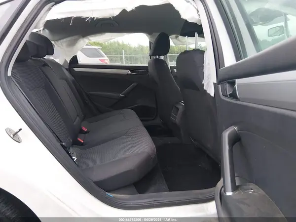 1VWAT7A3XHC071405 2017 VOLKSWAGEN PASSAT - Image 8