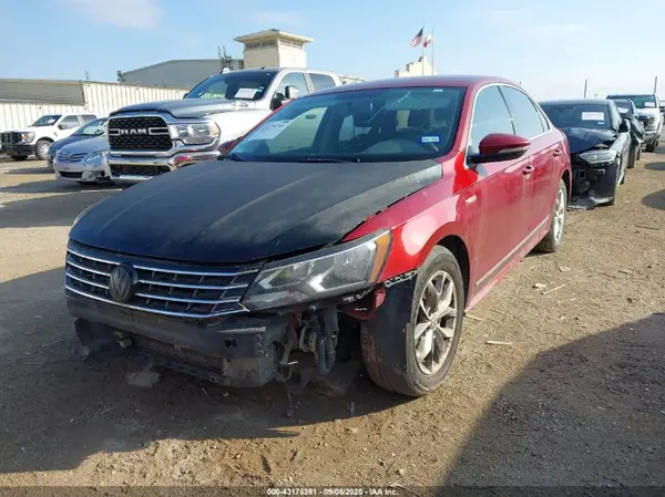 1VWAT7A3XHC081643 2017 VOLKSWAGEN PASSAT - Image 2