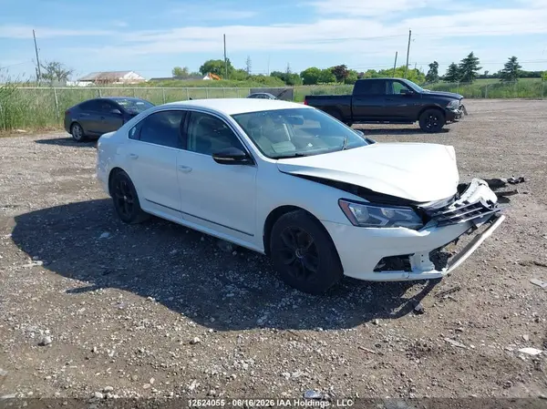 1VWAT7A3XHC082064 2017 VOLKSWAGEN PASSAT - Image 1