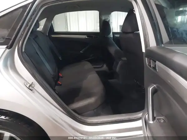 1VWAT7A3XHC083618 2017 VOLKSWAGEN PASSAT - Image 8