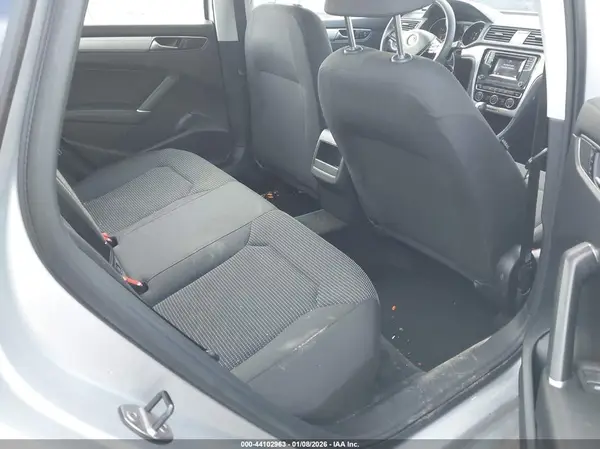 1VWAT7A3XHC083943 2017 VOLKSWAGEN PASSAT - Image 8
