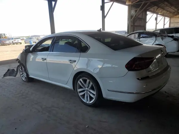 1VWBA7A30JC001282 2018 VOLKSWAGEN PASSAT - Image 2