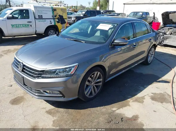 1VWBA7A30JC002125 2018 VOLKSWAGEN PASSAT - Image 2