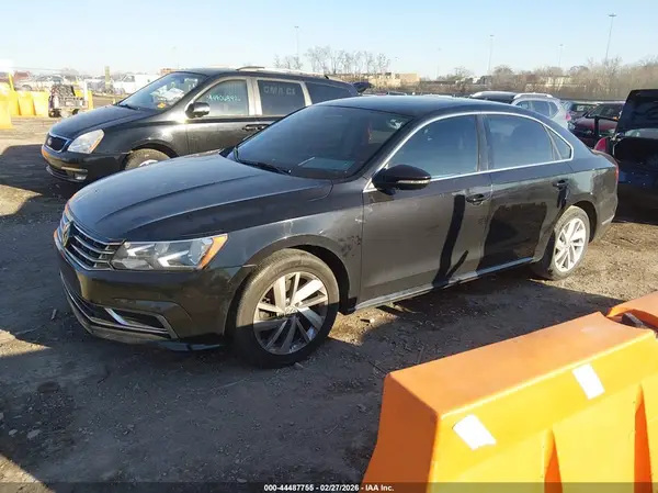 1VWBA7A30JC003646 2018 VOLKSWAGEN PASSAT - Image 2