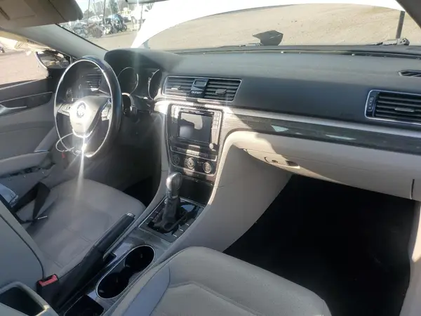 1VWBA7A30JC004733 2018 VOLKSWAGEN PASSAT - Image 8