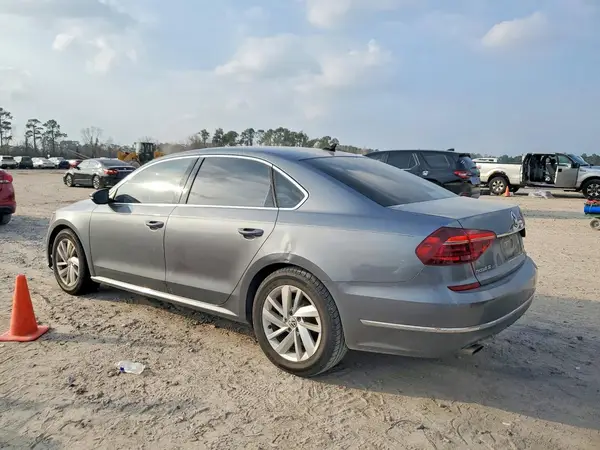 1VWBA7A30JC007387 2018 VOLKSWAGEN PASSAT - Image 2