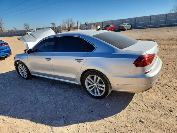 1VWBA7A30JC008331 2018 VOLKSWAGEN PASSAT - Image 2