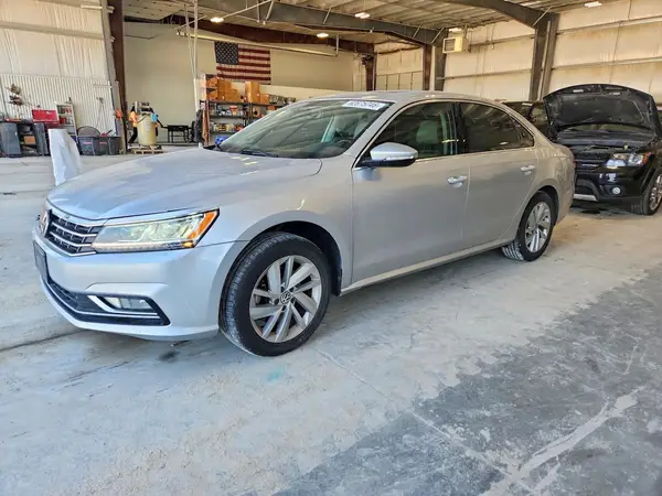 1VWBA7A30JC020608 2018 VOLKSWAGEN PASSAT - Image 1