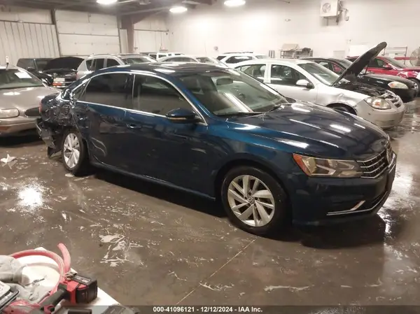 1VWBA7A30JC021810 2018 VOLKSWAGEN PASSAT - Image 1
