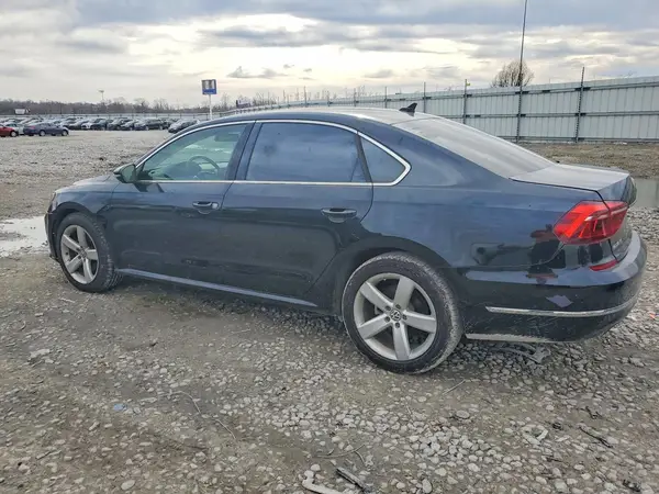 1VWBA7A30JC025615 2018 VOLKSWAGEN PASSAT - Image 2