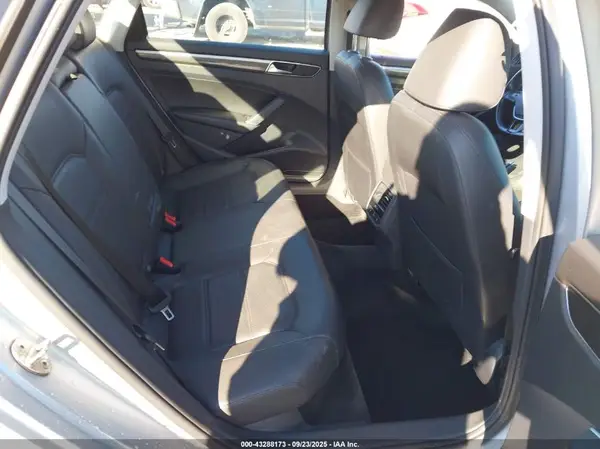 1VWBA7A30JC027915 2018 VOLKSWAGEN PASSAT - Image 8