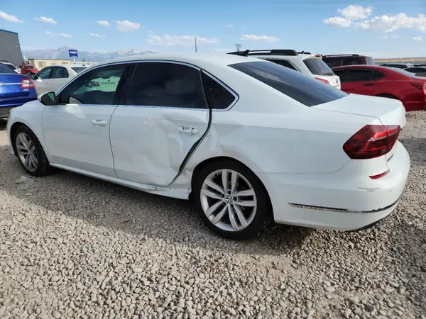 1VWBA7A30JC030412 2018 VOLKSWAGEN PASSAT - Image 2