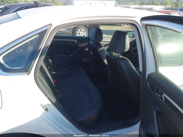 1VWBA7A30JC043547 2018 VOLKSWAGEN PASSAT - Image 8