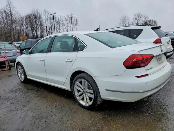 1VWBA7A30JC048666 2018 VOLKSWAGEN PASSAT - Image 2