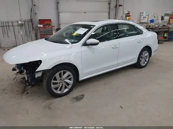 1VWBA7A30JC048957 2018 VOLKSWAGEN PASSAT - Image 2