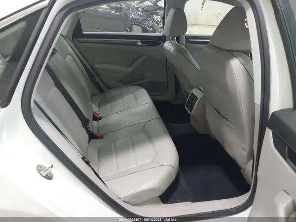 1VWBA7A30JC048957 2018 VOLKSWAGEN PASSAT - Image 8