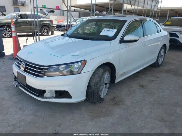 1VWBA7A30JC052183 2018 VOLKSWAGEN PASSAT - Image 2