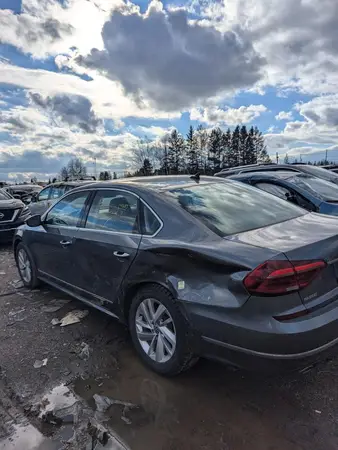 1VWBA7A31JC017006 2018 VOLKSWAGEN PASSAT - Image 2