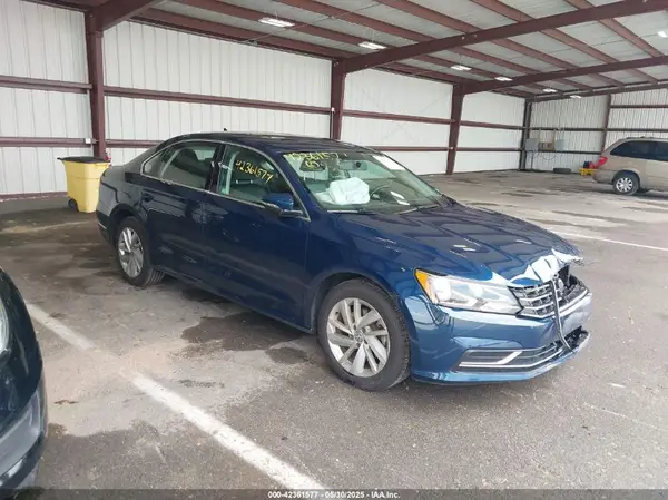 1VWBA7A31JC045047 2018 VOLKSWAGEN PASSAT - Image 1