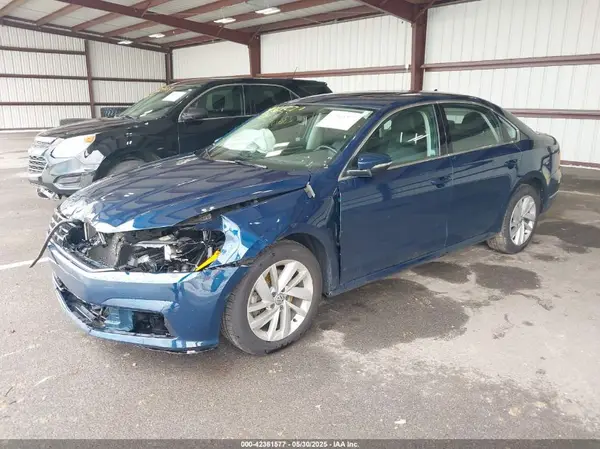 1VWBA7A31JC045047 2018 VOLKSWAGEN PASSAT - Image 2