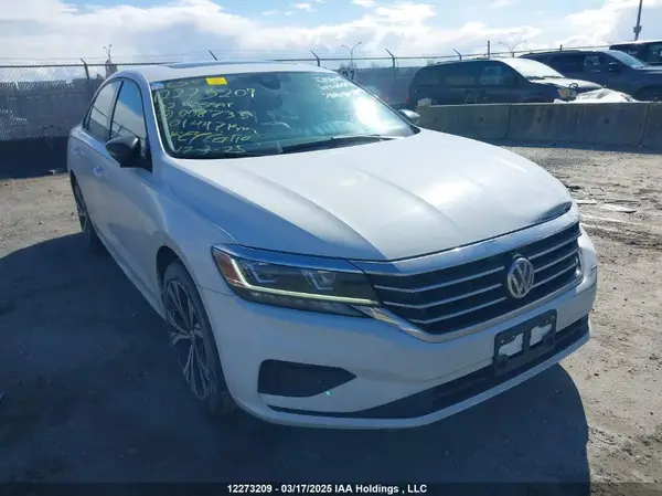 1VWBA7A31NC008733 2022 VOLKSWAGEN PASSAT - Image 1
