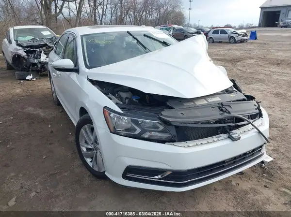 1VWBA7A32JC005771 2018 VOLKSWAGEN PASSAT - Image 1