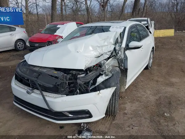 1VWBA7A32JC005771 2018 VOLKSWAGEN PASSAT - Image 2
