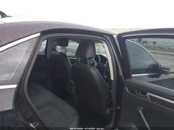 1VWBA7A32JC007049 2018 VOLKSWAGEN PASSAT - Image 8