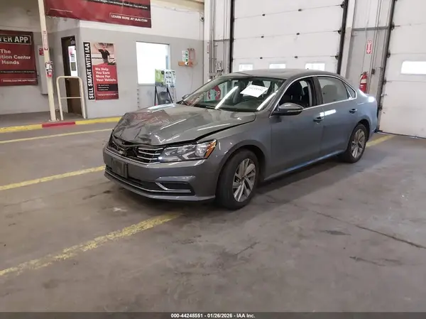 1VWBA7A32JC010808 2018 VOLKSWAGEN PASSAT - Image 2