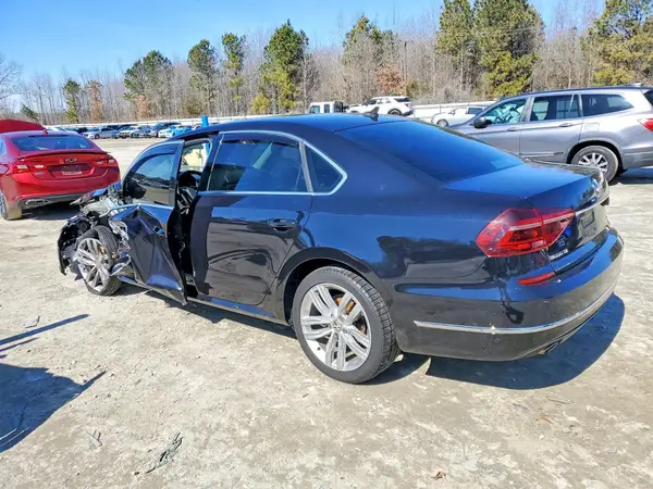 1VWBA7A32JC012445 2018 VOLKSWAGEN PASSAT - Image 2
