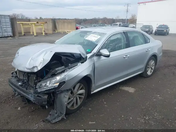 1VWBA7A32JC015457 2018 VOLKSWAGEN PASSAT - Image 2