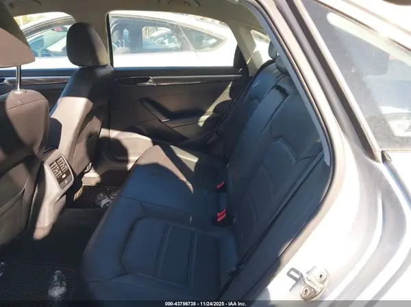 1VWBA7A32JC018116 2018 VOLKSWAGEN PASSAT - Image 8