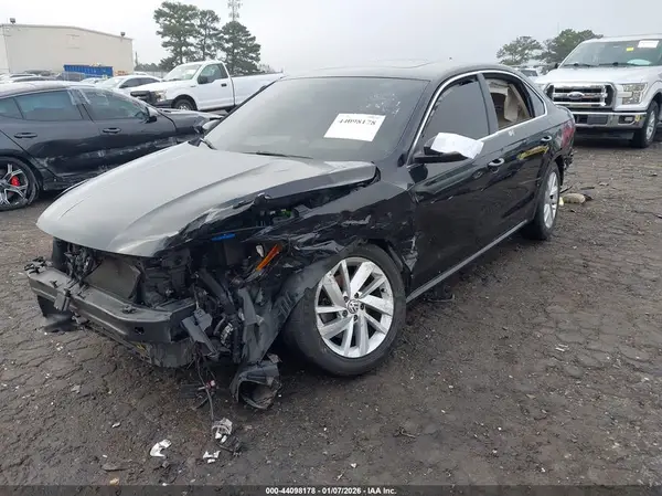 1VWBA7A32JC036101 2018 VOLKSWAGEN PASSAT - Image 2