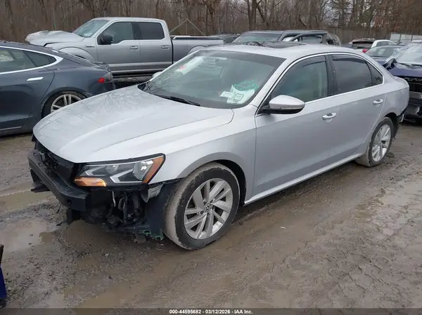 1VWBA7A32JC038351 2018 VOLKSWAGEN PASSAT - Image 2