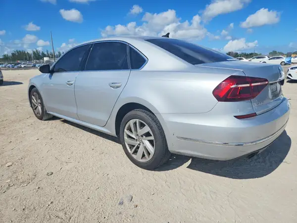 1VWBA7A32JC043775 2018 VOLKSWAGEN PASSAT - Image 2