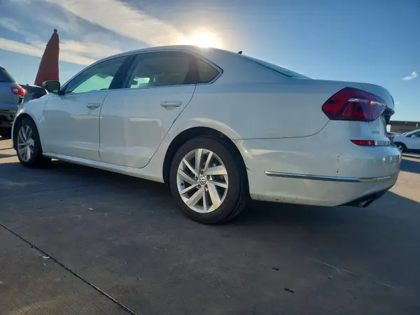 1VWBA7A32JC045610 2018 VOLKSWAGEN PASSAT - Image 2