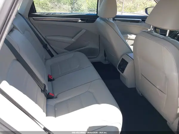 1VWBA7A32JC048474 2018 VOLKSWAGEN PASSAT - Image 8