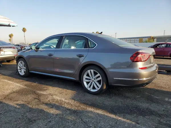 1VWBA7A33JC005682 2018 VOLKSWAGEN PASSAT - Image 2