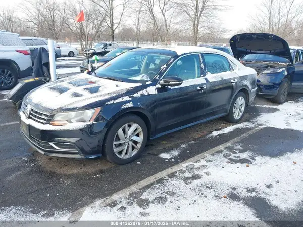 1VWBA7A33JC009425 2018 VOLKSWAGEN PASSAT - Image 2